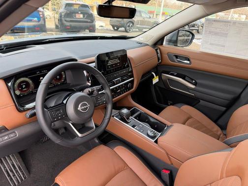 2025 Nissan Pathfinder Platinum 4WD