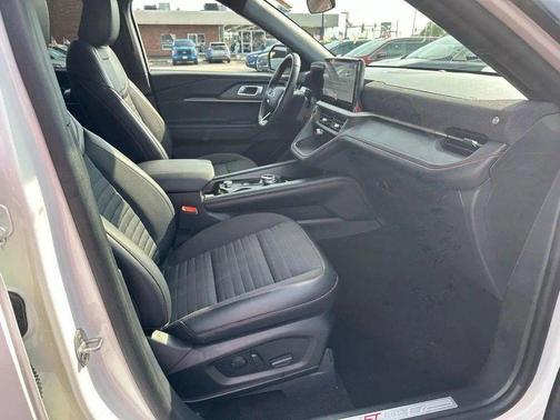 Star White Metallic Tri-Coat 2025 Ford Explorer ST