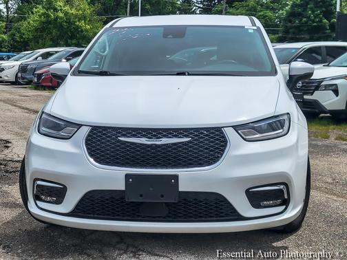 Bright White Clearcoat 2023 Chrysler Pacifica Touring L