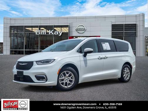 Bright White Clearcoat 2023 Chrysler Pacifica Touring L