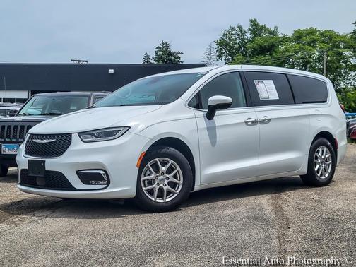 Bright White Clearcoat 2023 Chrysler Pacifica Touring L
