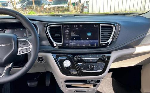 Bright White Clearcoat 2023 Chrysler Pacifica Touring L