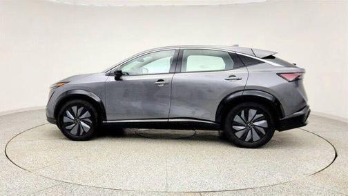 Brilliant Silver Metallic/Black Diamond Pearl 2023 Nissan ARIYA ENGAGE+