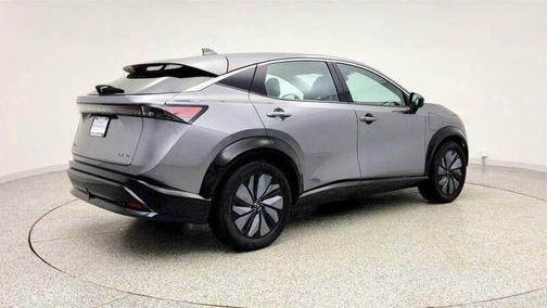 Brilliant Silver Metallic/Black Diamond Pearl 2023 Nissan ARIYA ENGAGE+