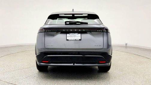 Brilliant Silver Metallic/Black Diamond Pearl 2023 Nissan ARIYA ENGAGE+