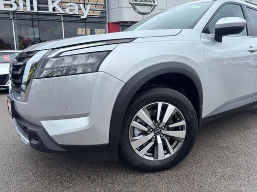 2025 Nissan Pathfinder SL 4WD