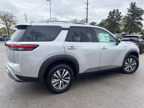 2025 Nissan Pathfinder SL 4WD