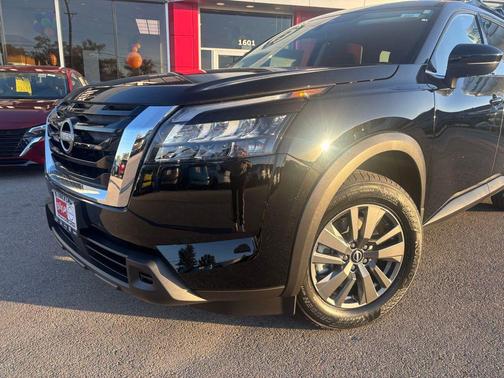 2025 Nissan Pathfinder SV 4WD