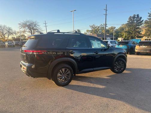 2025 Nissan Pathfinder SV 4WD