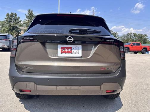 2025 Nissan Kicks SR