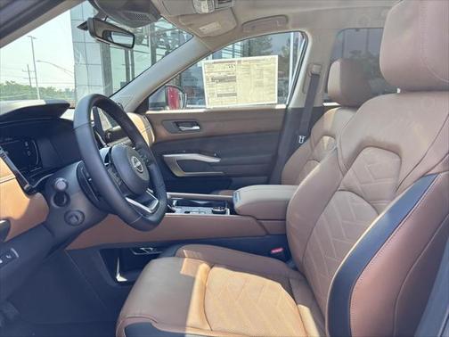 2025 Nissan Pathfinder Platinum 4WD