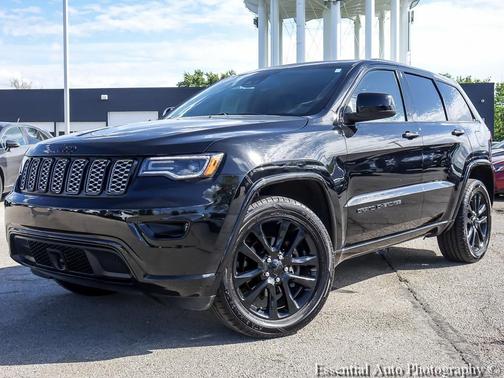 Diamond Black Crystal Pearlcoat 2020 Jeep Grand Cherokee Altitude