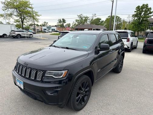 Diamond Black Crystal Pearlcoat 2020 Jeep Grand Cherokee Altitude