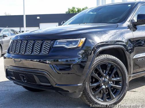 Diamond Black Crystal Pearlcoat 2020 Jeep Grand Cherokee Altitude