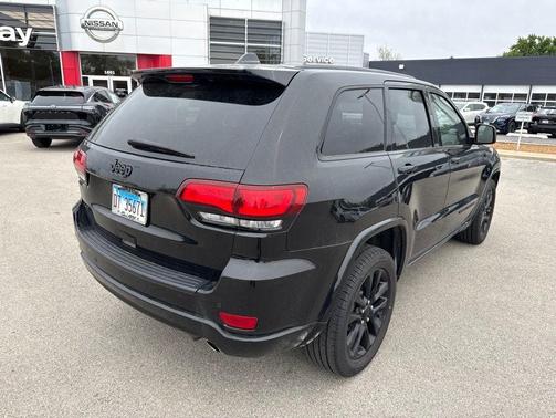 Diamond Black Crystal Pearlcoat 2020 Jeep Grand Cherokee Altitude