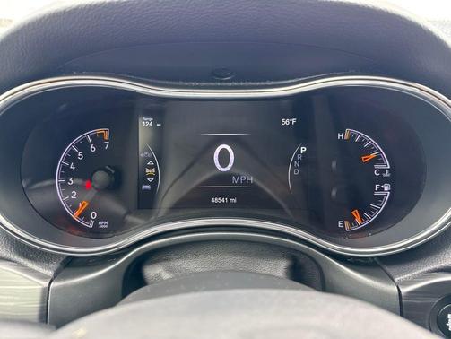 Diamond Black Crystal Pearlcoat 2020 Jeep Grand Cherokee Altitude