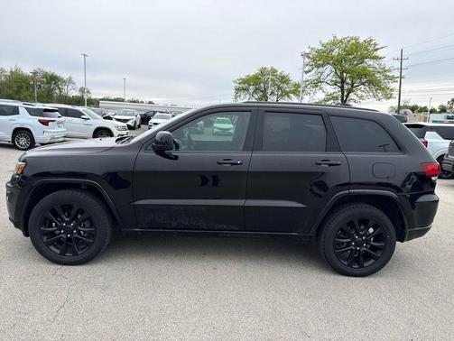 Diamond Black Crystal Pearlcoat 2020 Jeep Grand Cherokee Altitude
