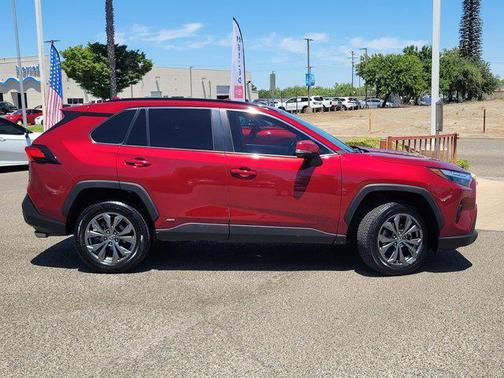 2022 Toyota RAV4 Hybrid XLE Premium