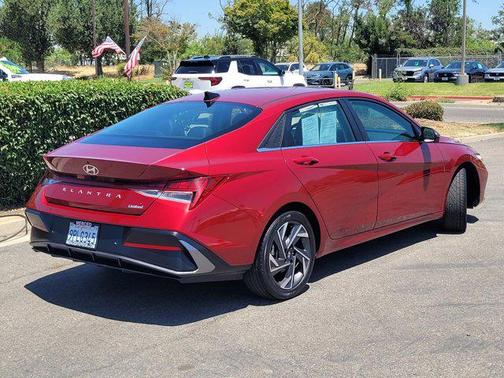 2024 Hyundai ELANTRA Limited