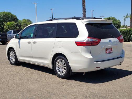 2017 Toyota Sienna XLE