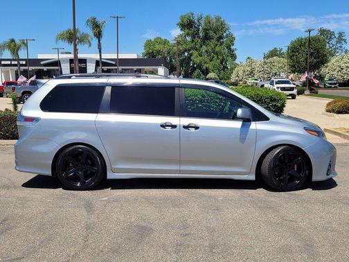 2019 Toyota Sienna SE