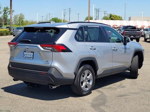 2022 Toyota RAV4 Hybrid XLE