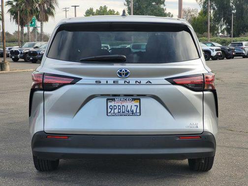 2022 Toyota Sienna XLE 8 Passenger