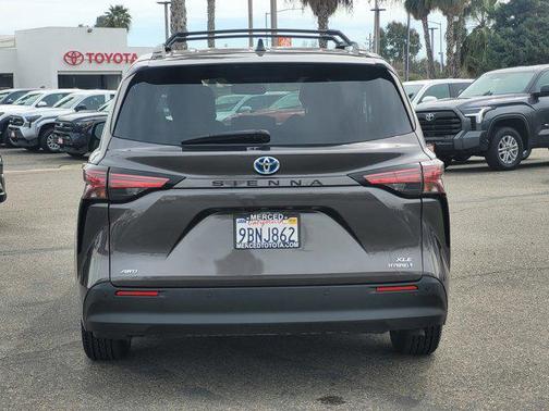2022 Toyota Sienna XLE 7 Passenger