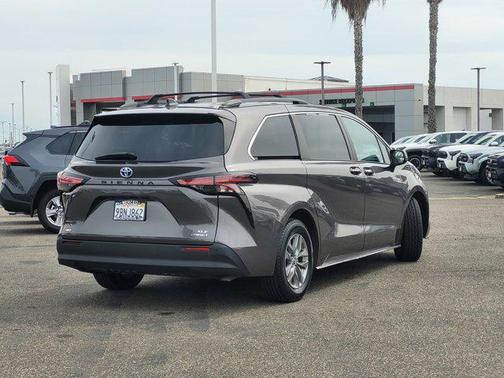 2022 Toyota Sienna XLE 7 Passenger