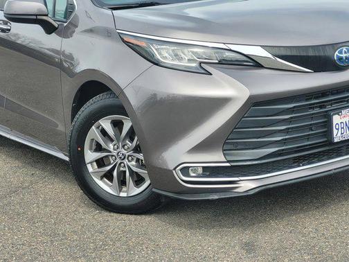 2022 Toyota Sienna XLE 7 Passenger