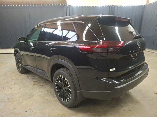Super Black 2027 Nissan Rogue