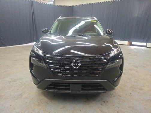 Super Black 2027 Nissan Rogue