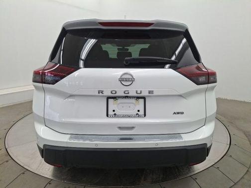 Everest White P 2026 Nissan Rogue SV