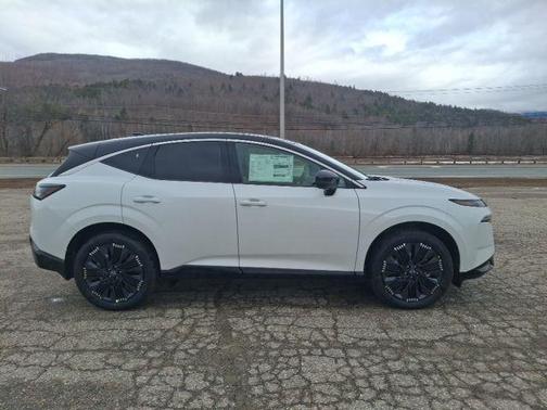 White / Black 2026 Nissan Murano Platinum