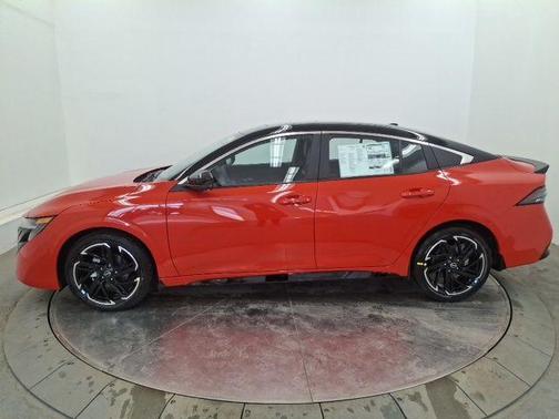 2t Emb Blk Roof 2026 Nissan Sentra SR