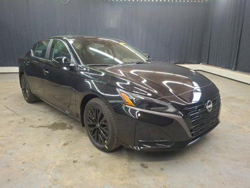 Super Black Clearcoat 2026 Nissan Altima SV