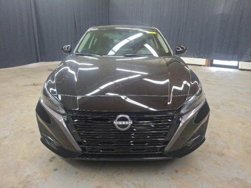 Super Black Clearcoat 2026 Nissan Altima SV