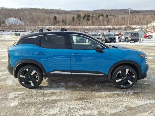 2t Ice Blk Roof 2026 Nissan Kicks SR