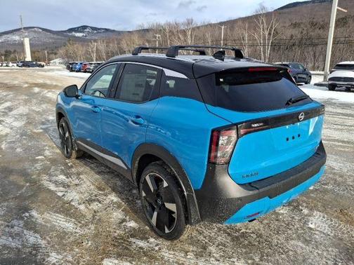 2t Ice Blk Roof 2026 Nissan Kicks SR