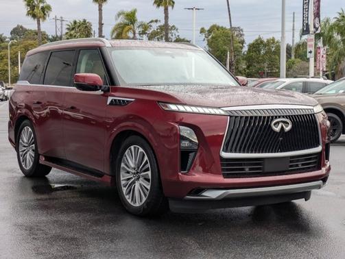 2025 INFINITI QX80 LUXE