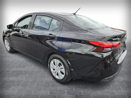 2022 Nissan Versa 1.6 S