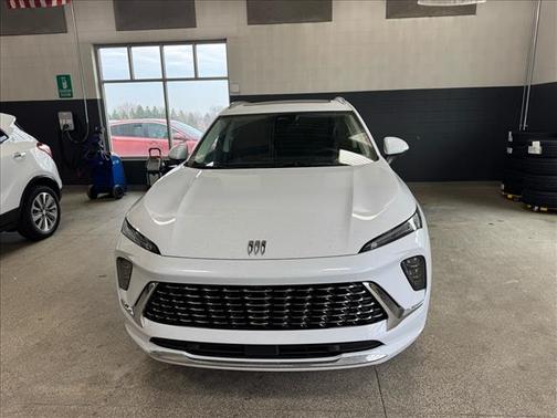 Iridescent White Tricoat (gep) 2026 Buick Envision Avenir AWD