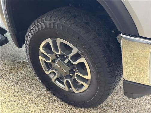 Quicksilver Metallic (gan) 2021 GMC Sierra 2500 SLT