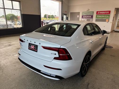 2023 Volvo S60 B5 Core Dark Theme