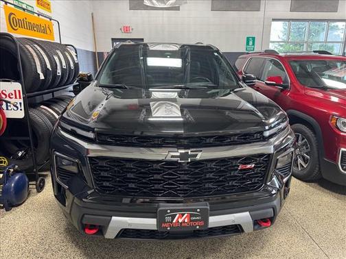 Mosaic Black Metallic (gb8) 2024 Chevrolet Traverse AWD Z71