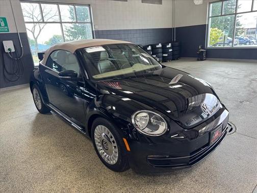 2014 Volkswagen Beetle Auto 1.8T w/Tech