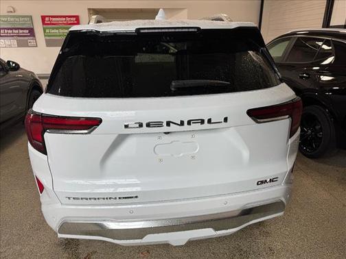 Glacier White Tricoat (g4j) 2026 GMC Terrain Denali