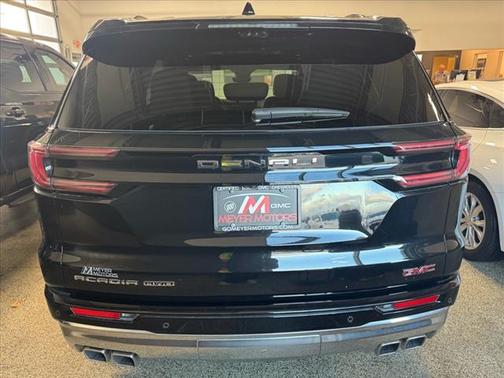 2024 GMC Acadia Denali
