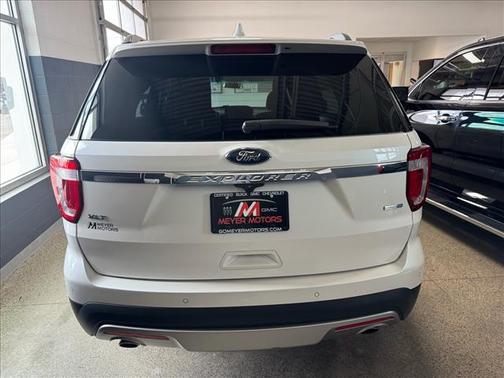 White Platinum Metallic Tri-Coat (ug) 2017 Ford Explorer XLT