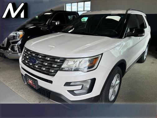 White Platinum Metallic Tri-Coat (ug) 2017 Ford Explorer XLT